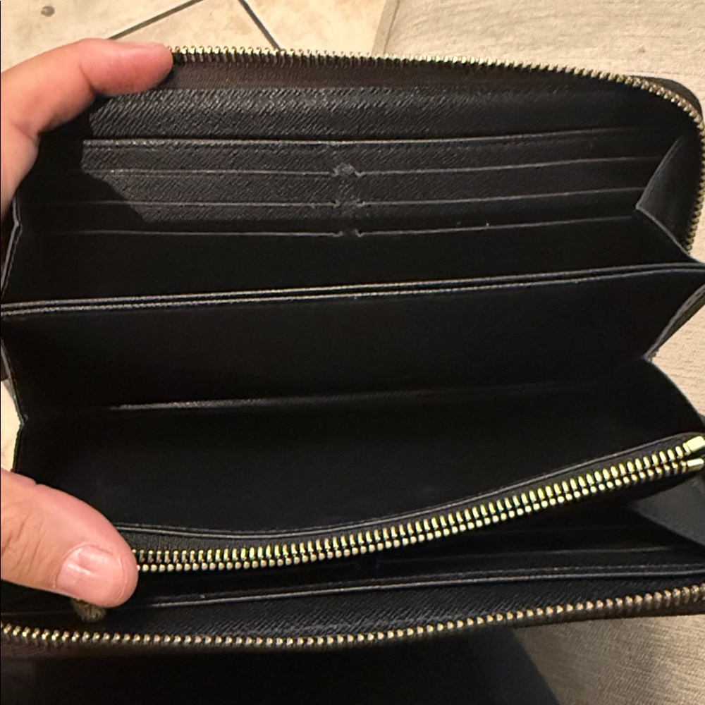 Louis Vuitton Monogram Giant Pattern Coated Canvas Zippy Wallet - Picture 2 of 9